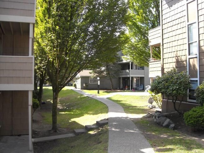 Hillcrest Estates - Hillcrest Estates Apartments