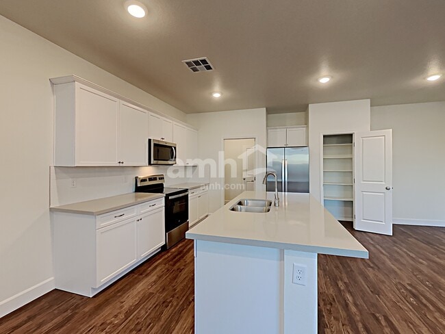 Photo - 6043 Schmidt St