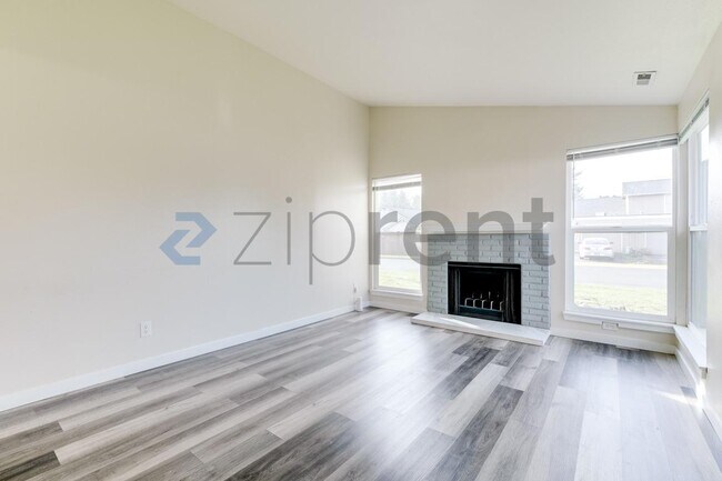 Photo - 3002 M Dr NE