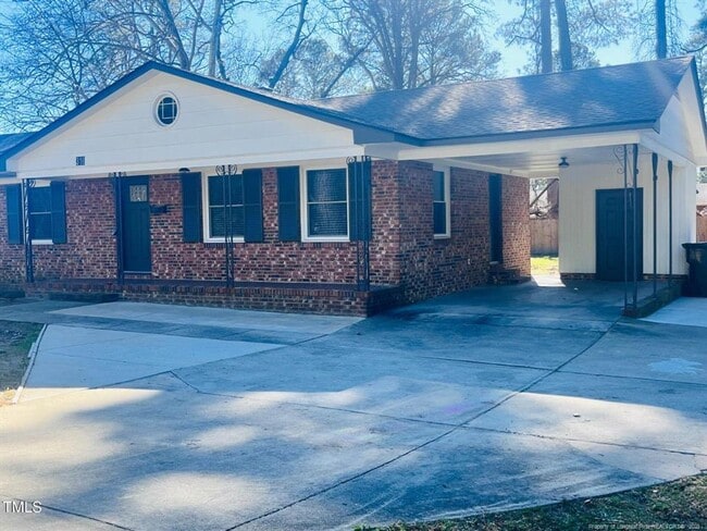 Building Photo - 3 Bedroom 2 Bath for Rent - Call/Text 910-... Rental