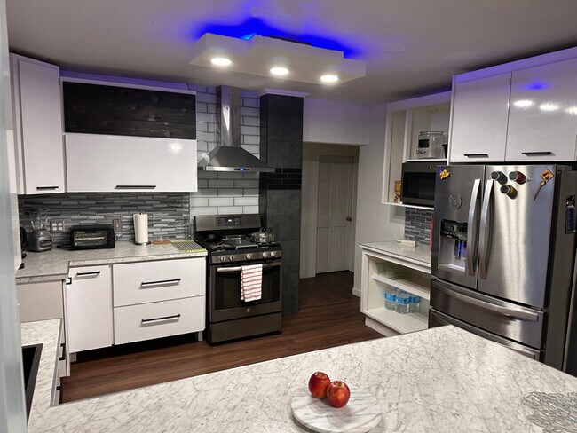 Photo - 676 Hampden St