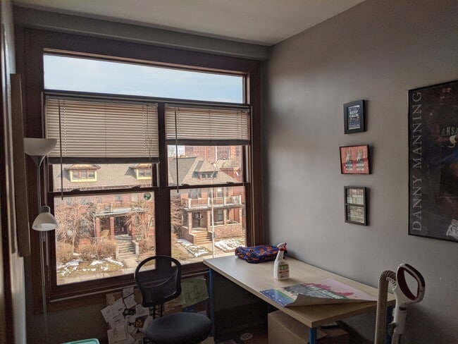 Bonus Office Space - 3933 Trumbull St Unit 6