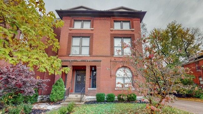 Photo - 5 Bed/ 2.5 Bath Phenomenal Old Louisville Home