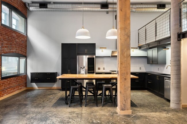 Photo - Gorgeous Fully Furnished Condo in Downtown...