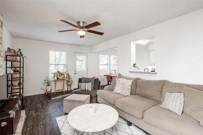 Photo - 3503 Larchmont Cove