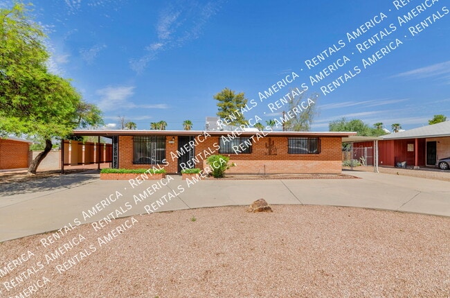 6545 E Calle Luna