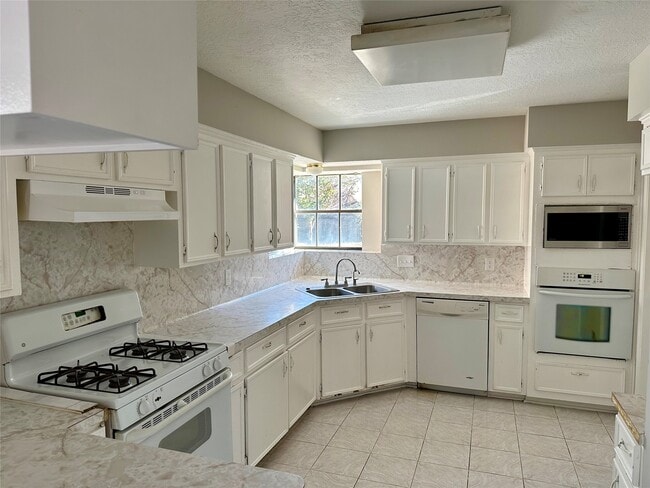 Photo - 2818 Stoney Wood Dr