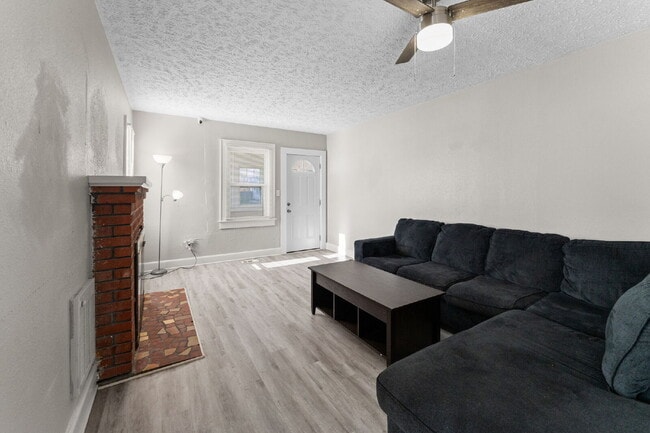 Photo - 254 Pocahontas Pl