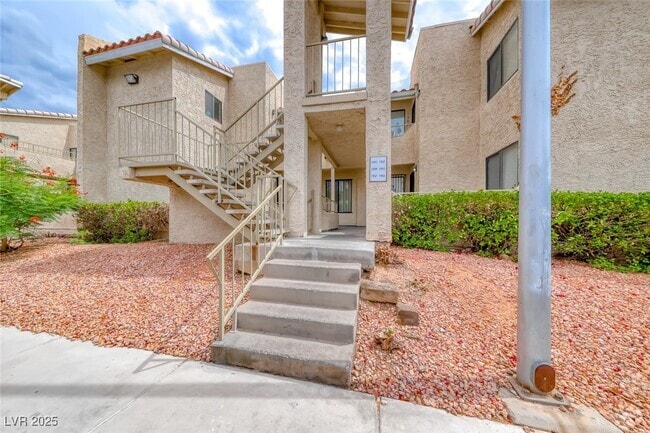 Building Photo - 1937 Scimitar Dr Unit 37 Rental