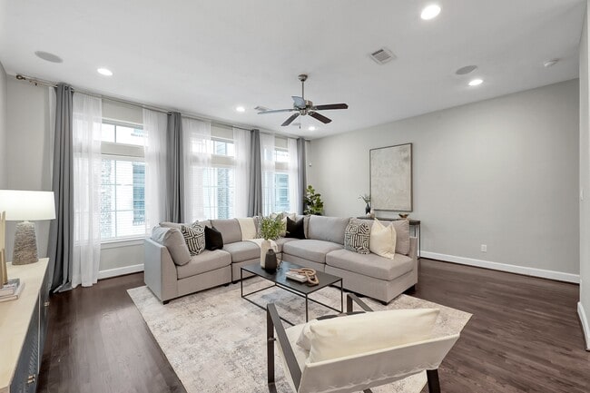 Photo - 351 W 26th St
