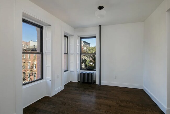 395 Bleecker St
