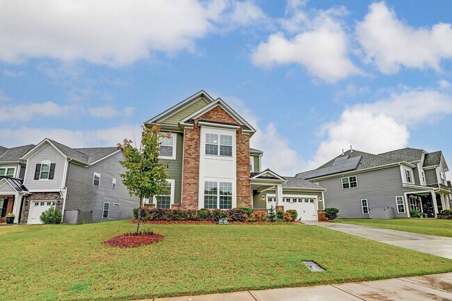 Photo - Rare opportunity in Allen Mills !!