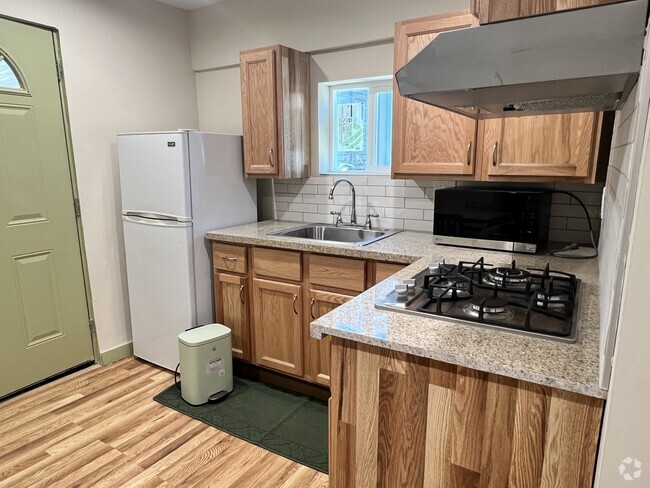 Building Photo - 14616 Valerio St Rental
