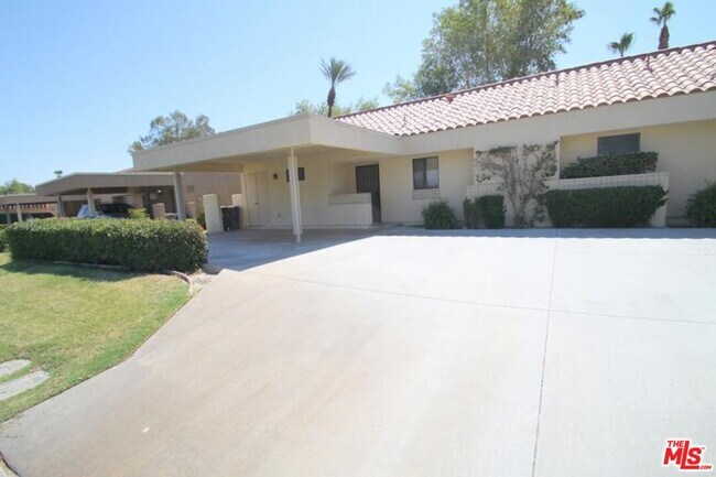 Building Photo - 40420 Bay Hill Way Rental