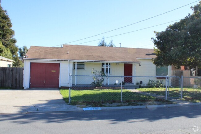 Building Photo - 2420 Clare St Rental