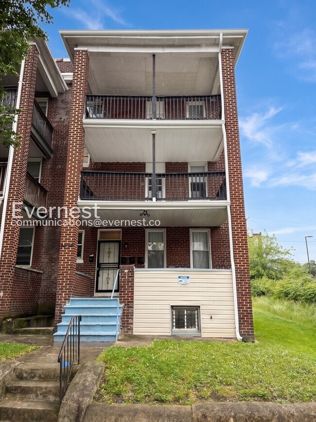 Building Photo - 2-Bed/1-Bath Spacious Condo with Balcony/ Available Soon! Unit b