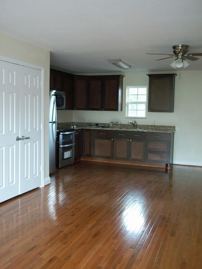 Photo - 401 Willard St