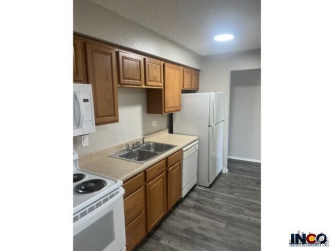 Building Photo - Welcome to Bow Mar Heights! Unit D Rental