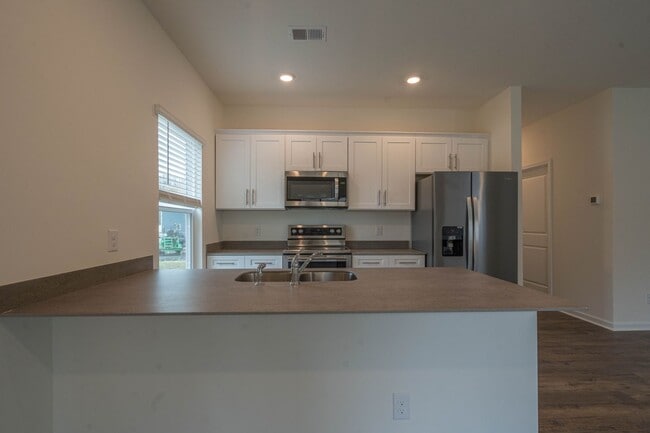 Photo - Beautiful newly constructed 3 bed and 2.5 bath townhouse with garage in the heart of jonesborough.