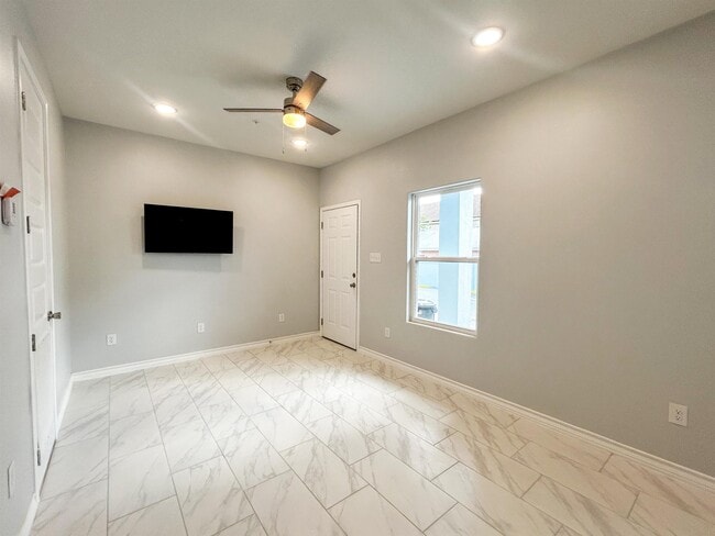 Photo - 615 E Lane St Unidad 5