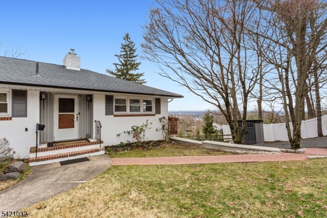 Photo - 145 Highview Terrace