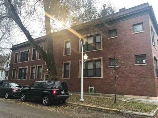 Building Photo - 3762 N Kenmore Ave Rental