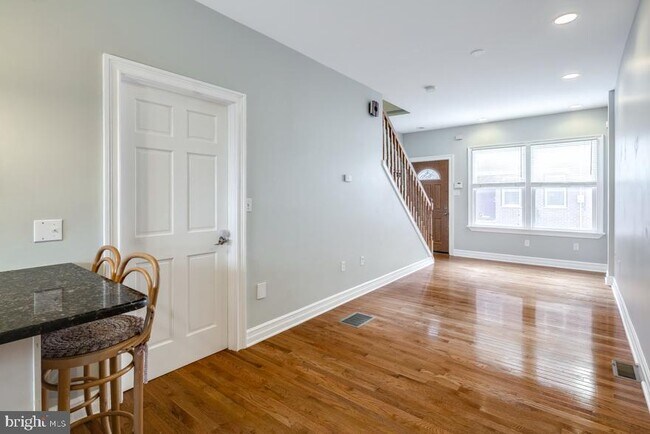 Photo - 2243 Kimball St