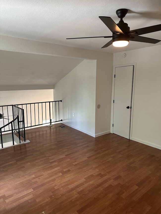 Photo - 1300 Louise St