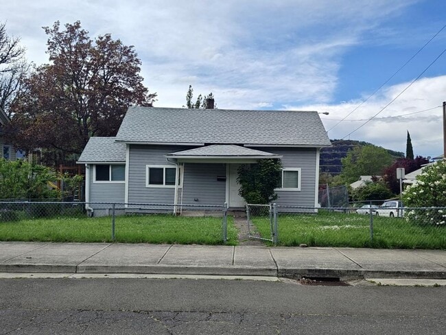 Building Photo - 1206 SE Jackson St