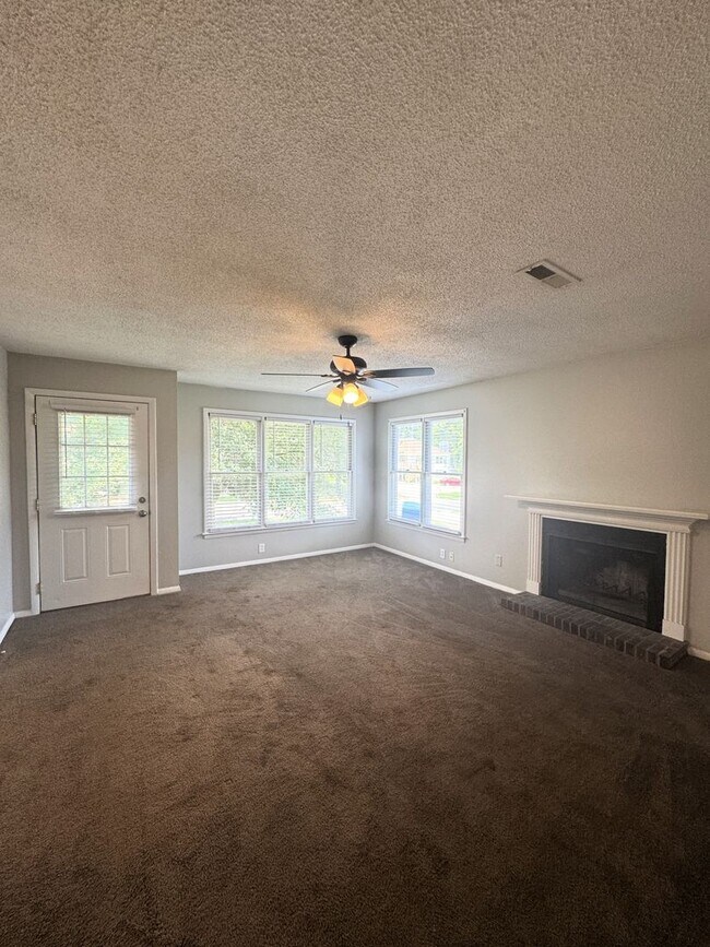 Photo - Move In Special: 1/2 Off 1st Month's Rent!! Unit C