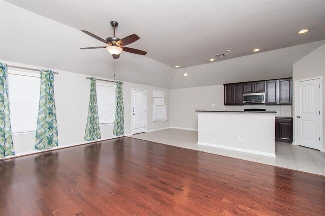 Photo - 136 Mistflower Ln