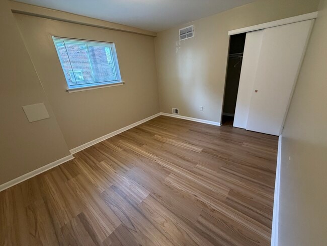 Photo - 9358 Hoff St