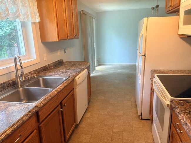 Photo - 229 John Pinckney Ln