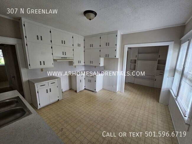 Photo - 307 N Greenlaw| $995 | 3 Bed | 2 Bath