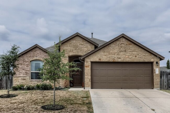 Building Photo - Charming 4BR/2BA One-Level Home with Moder...