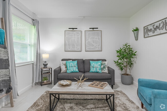 Interior Photo - River Oaks Apartments
