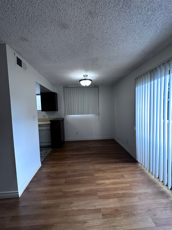 Photo - 135 N Swall Dr Unidad 104