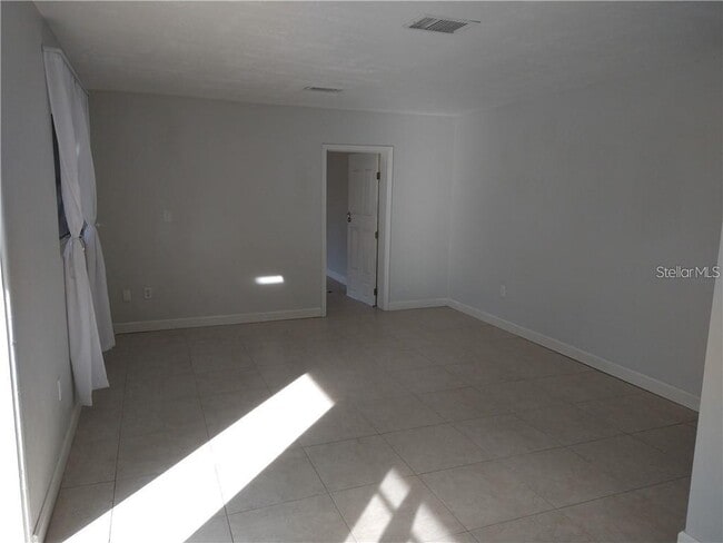 Photo - 2155 Temple St