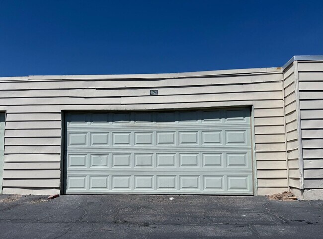 Photo - 3 Bedroom Townhouse with a 2 car garage and a middle courtyard area
