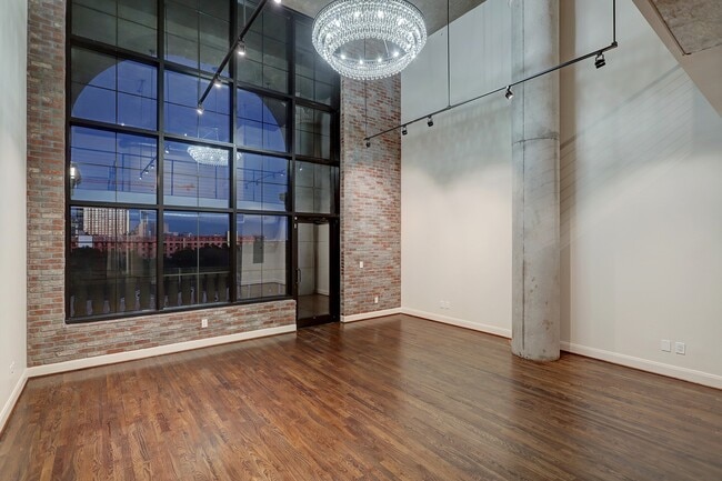 Building Photo - 1005 S Shepherd Dr Unit 803