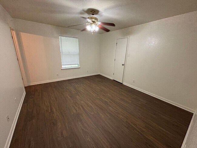 Photo - 1308 Chips Dr Unit B