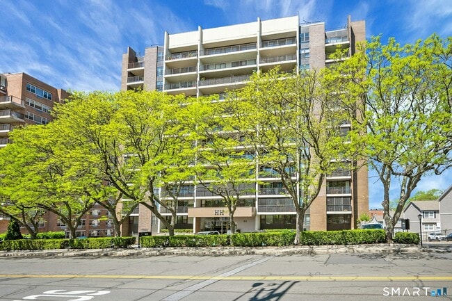 Building Photo - 44 Strawberry Hill Ave Unit 7E