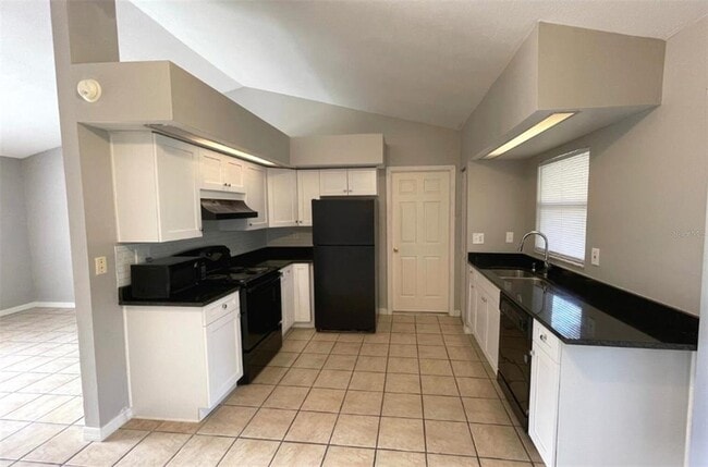 Photo - 305 Mormanno Way