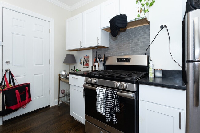 Photo - 3819.5 N Greenview Ave Unit W3