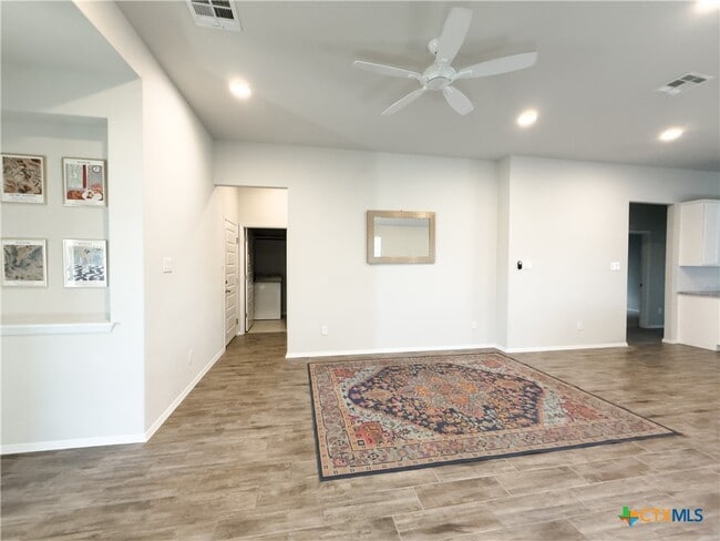 Photo - 139 Lyndon Dr