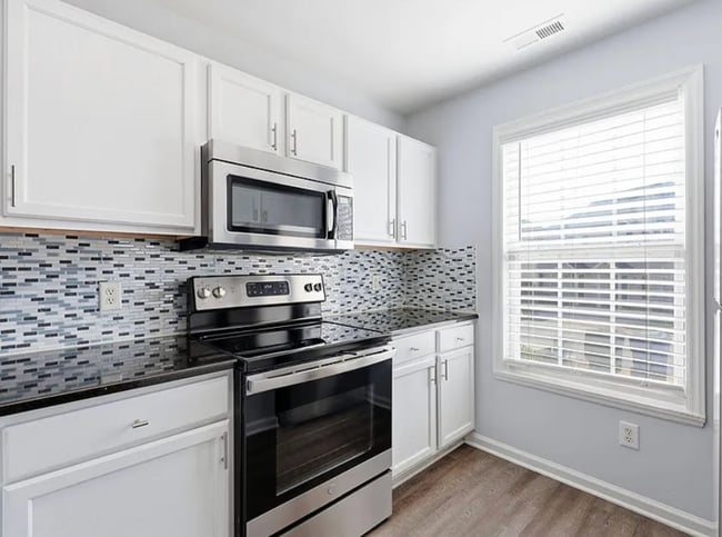 2121 Ventana Ln