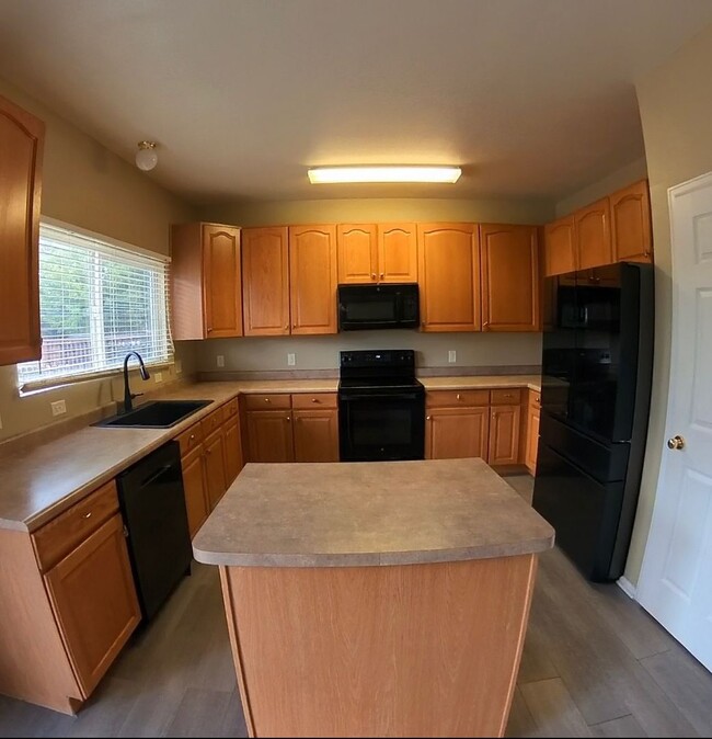 Photo - 3 bedroom 2.5 bath 2 car garage with A/C