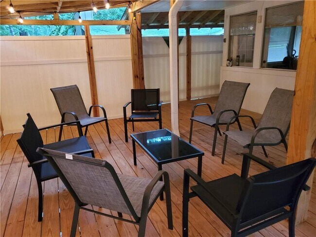 Photo - 2473 Woodacres Rd NE