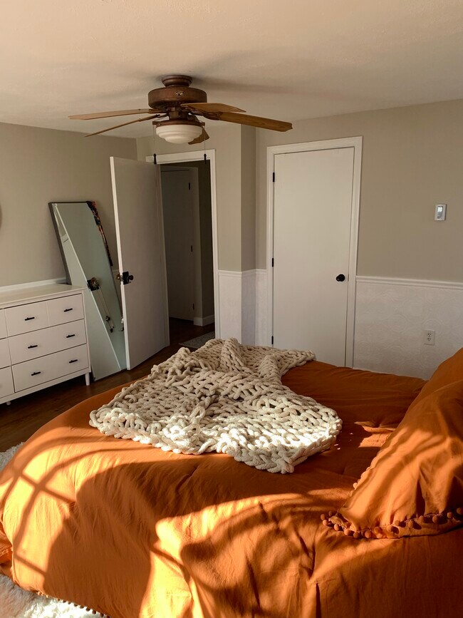 Master bed - 12 Chapel Ln