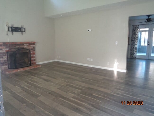 Photo - 720 Devonshire Ct